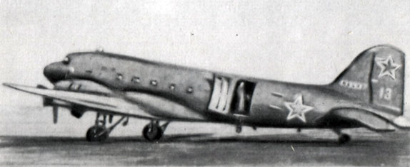Самолет Ли-2. Он строился по американской лицензии. На нем впервые в СССР был опробован плазово-шаблонный метод технологии